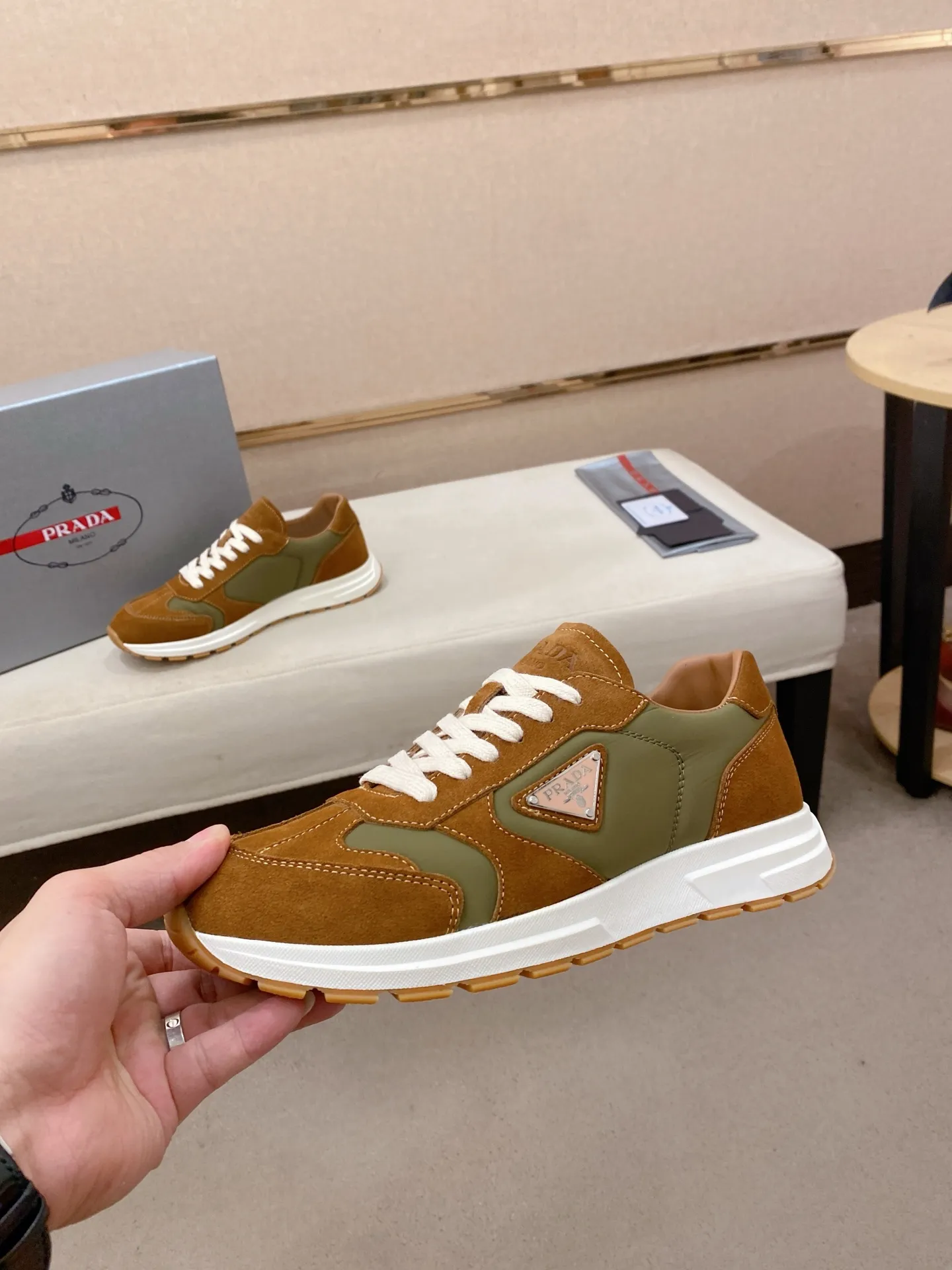 Men's Men's Shoes 💰 620💰 ✔️✔️✔️High version High-quality new PRADA (Prada) counters are launched simultaneously. The new men's shoes and 😘fabrics are selected from first-layer cowhide fabrics. Lining: Imported cowhide leather lining. 👍🏿High-end☄️Open-molded non-slip rubber outsole, exquisite lines, simple and elegant, comfortable and high-end for leisure travel. Code number: 38 to 45